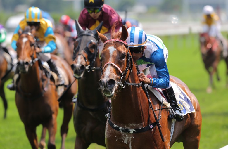 Karis Teetan guides Voyage Warrior to a dominant victory at Sha Tin on Monday. Photos: Kenneth Chan