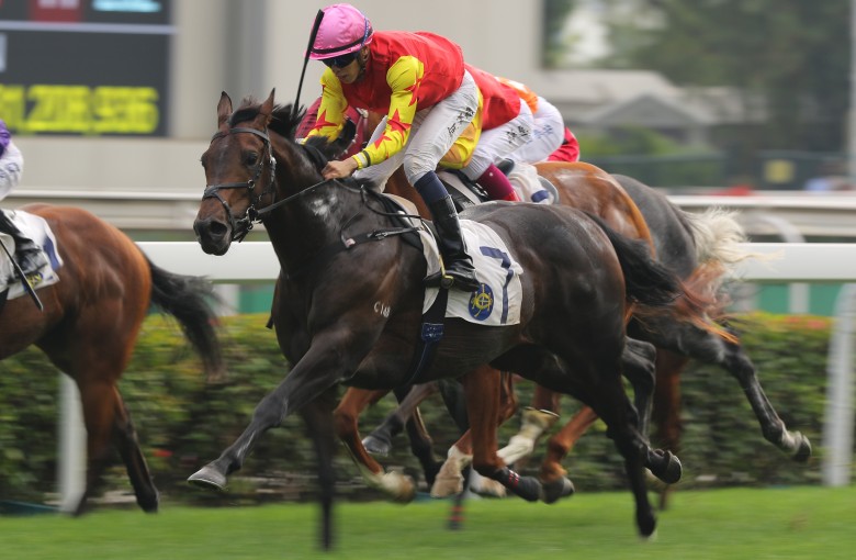 Farhh Above monsters the line to win at Sha Tin on Saturday. Photos: Kenneth Chan