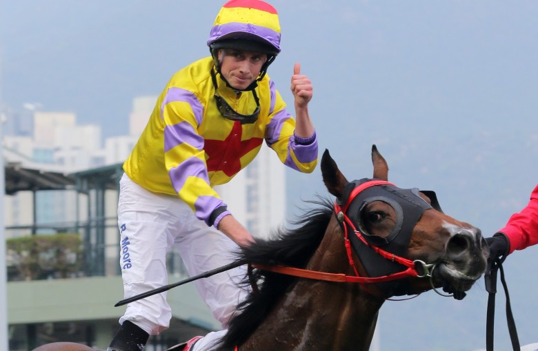 Ryan Moore gives a thumbs up after winning the Hong Kong Derby on Ping Hai Star in 2018. Photos: Kenneth Chan