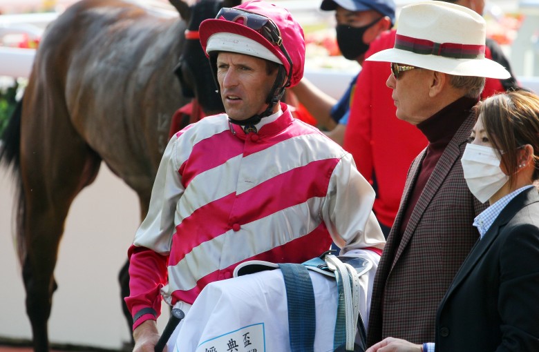 Hugh Bowman and John Moore talk after the run of Enjoying in the Classic Cup. Photos: Kenneth Chan