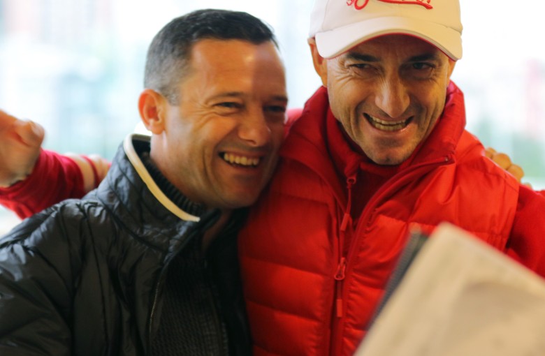 Brett Prebble catches up with Douglas Whyte at the Happy Valley barrier trials on January 18. Photos: Kenneth Chan