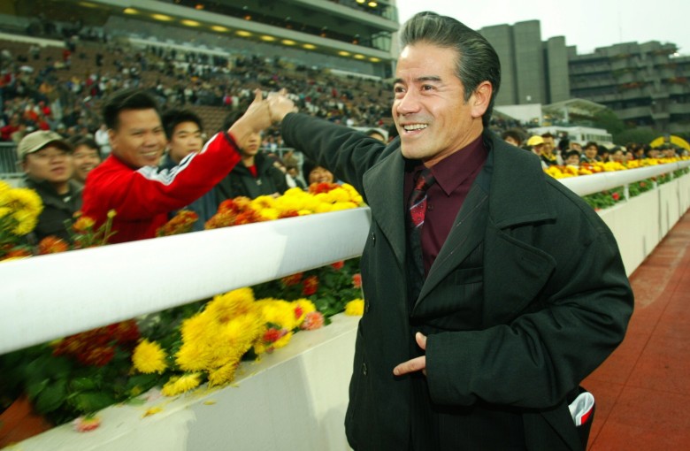 Tony Cruz celebrates his trio in the 2005 Centenary Sprint Cup. Photos: Kenneth Chan