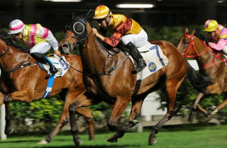 Joao Moreira guides Simply Fluke to victory on Wednesday night. Photos: Kenneth Chan