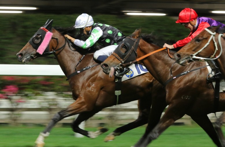 This Is Class dashes clear to win at Happy Valley. Photos: Kenneth Chan