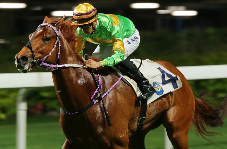 Derek Leung guides Classic Unicorn to victory at Happy Valley on Wednesday night. Photos: Kenneth Chan