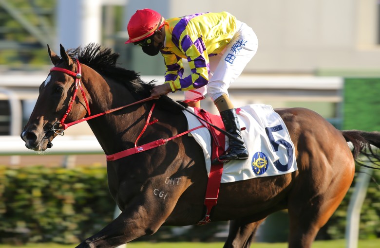 Karis Teetan salutes aboard Champion’s Way. Photos: Kenneth Chan