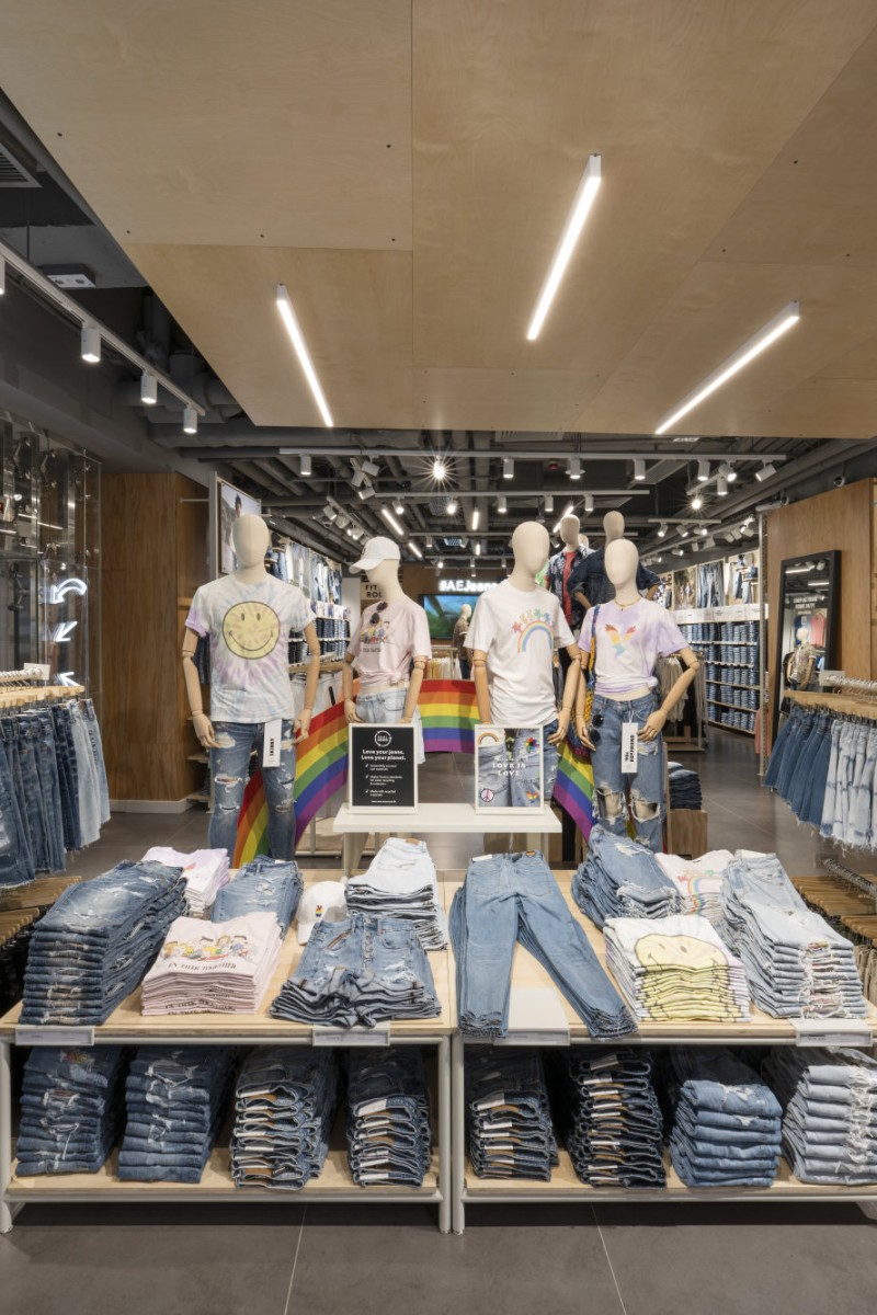 Clothing Retail Store Updates : american eagle outfitters