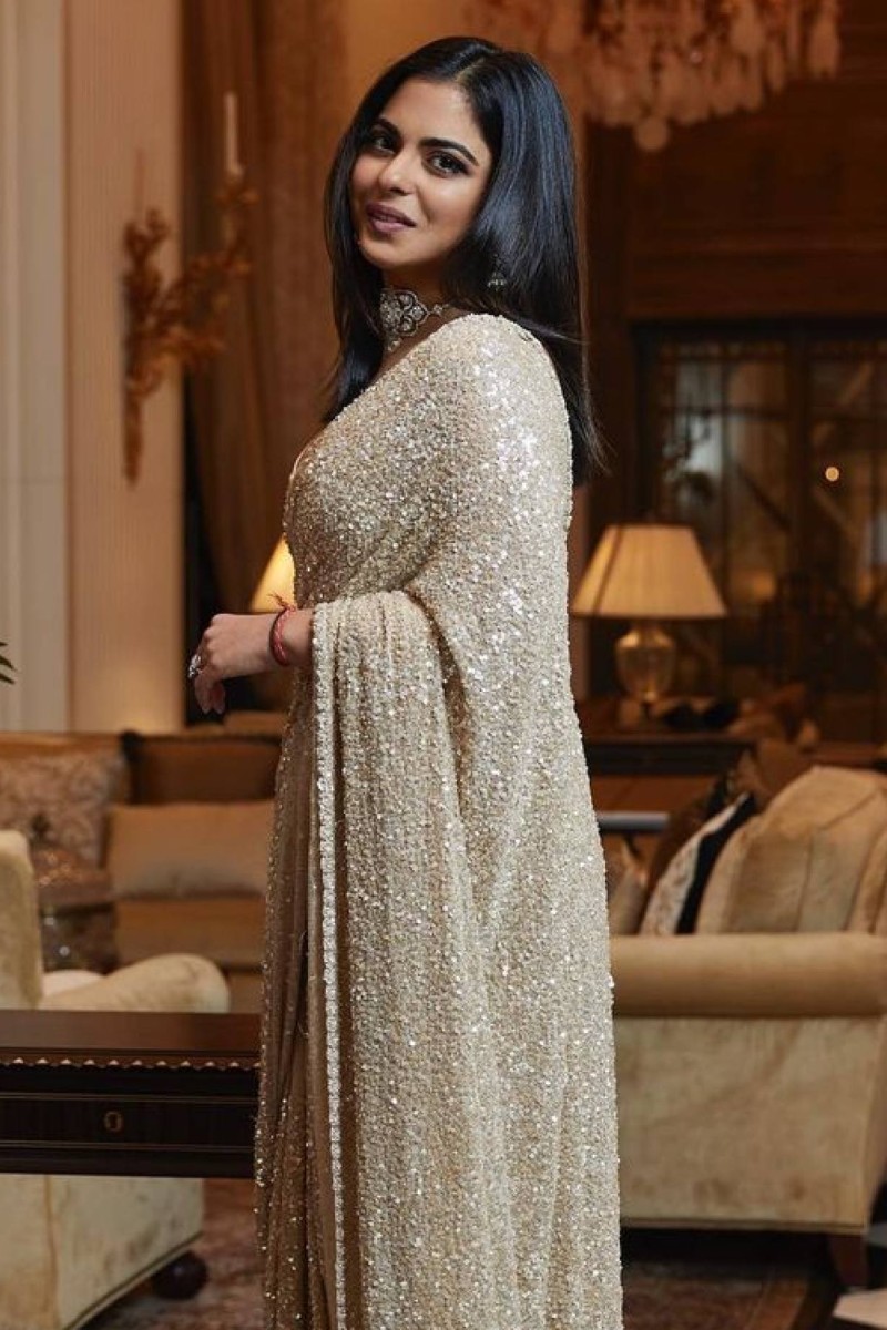 Sabyasachi Collection — A Name to Reckon in the Indian Bridal Fashion Arena  | by Shalini Randhawa | Medium