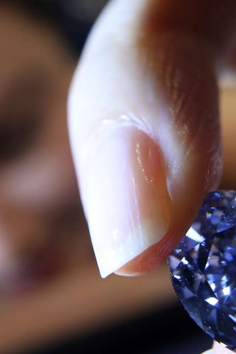 Artificial blue diamond sale