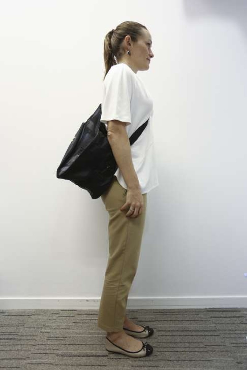 Hong Kong physio's advice on how to carry bags and loads correctly
