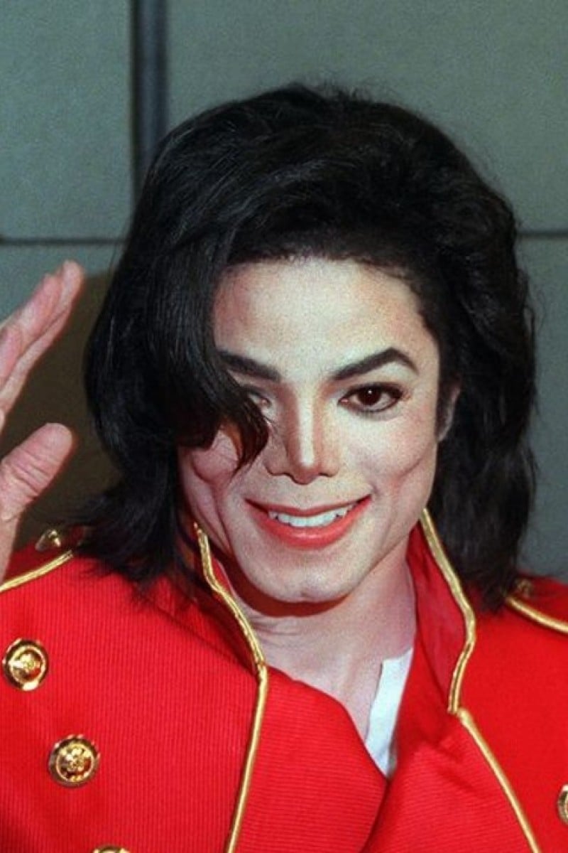 The real reason behind why Michael Jackson wore one iconic white glove -  Smooth