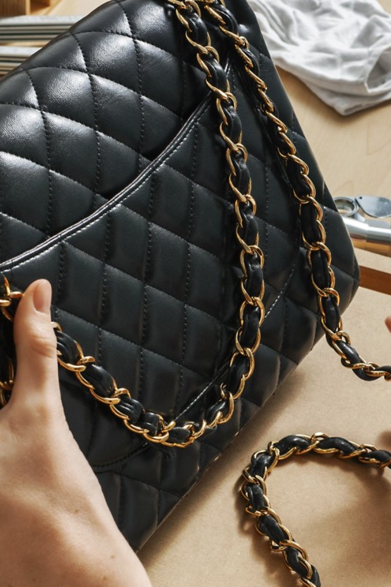 How to tell original Chanel classic bag. Real vs fake Chanel handbag and  purse 