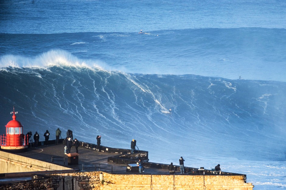 BIG WAVE('84米） log-cabin.jp