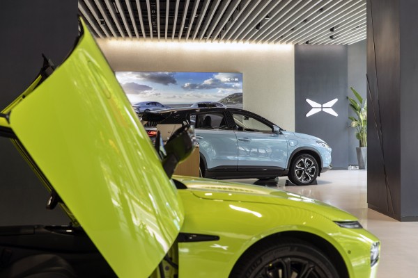 Xpeng Motors’ P7 Wing Limited Edition electric vehicle, front, and its G3 sport utility electric vehicle are seen at a dealership in Shanghai on July 5, 2021. Photo: Bloomberg
