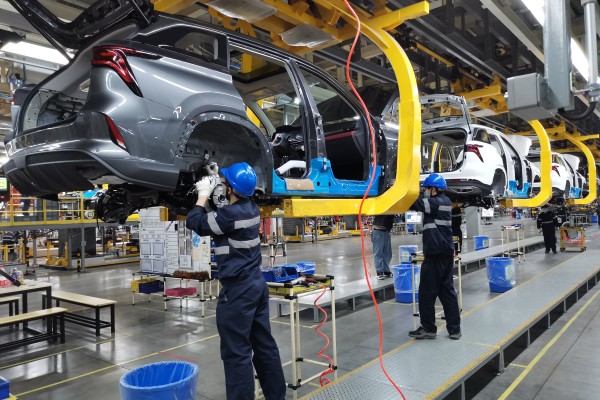Employees working on the production line at Hefei Changan Automobile in Hefei, Anhui Province, on February 17, 2021. Photo: Xinhua