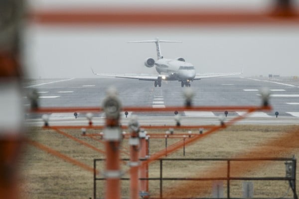 An American Airlines plane taxis at Ronald Reagan National Airport (DCA) in Arlington, Virginia, on Sunday. Photo: Bloomberg An American Airlines plane taxis at Ronald Reagan National Airport (DCA) in Arlington, Virginia, on Sunday. Photo: Bloomberg