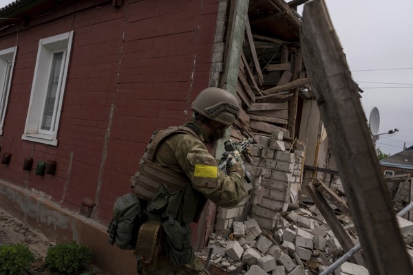A Ukrainian serviceman patrols during a reconnaissance mission in a recently retaken village on the outskirts of Kharkiv, east Ukraine on May 14. Photo: AP