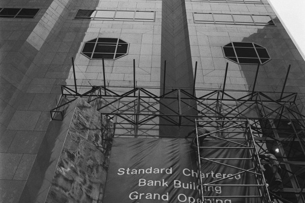 The new headquarters of the Standard Chartered Bank in Central opened in May 1990. Photo: SCMP The new headquarters of the Standard Chartered Bank in Central opened in May 1990. Photo: SCMP