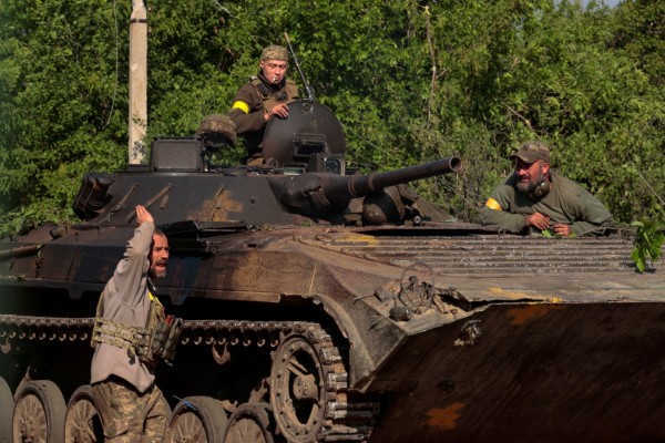Ukrainian servicemen in Donetsk region, Ukraine on May 28. Photo: Reuters