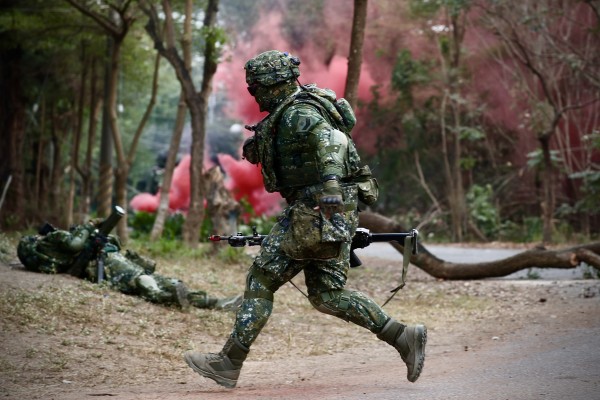Taiwanese military react during an urban warfare drill in Kaohsiung, Taiwan, on January 6. Photo: EPA-EFE