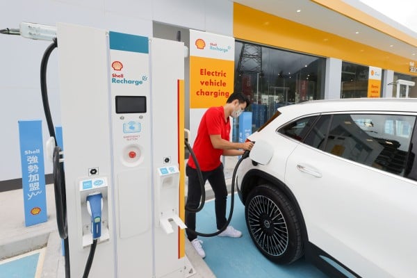 Hong Kong needs to inject greater urgency into efforts to develop electric-vehicle (EV) charging infrastructure. Photo: Dickson Lee Hong Kong needs to inject greater urgency into efforts to develop electric-vehicle (EV) charging infrastructure. Photo: Dickson Lee