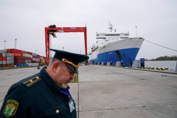 A Russian customs officer at a port in the Baltic Sea town of Baltiysk in the Kaliningrad region. File photo: Reuters