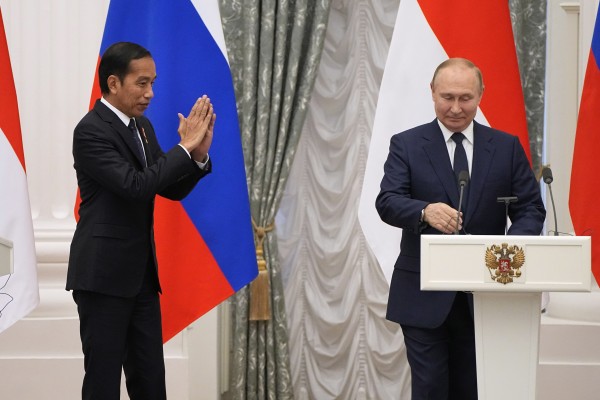 Indonesian President Joko Widodo and Russian President Vladimir Putin hold a joint news conference after their meeting in the Kremlin in Moscow on Thursday. Photo: EPA-EFE