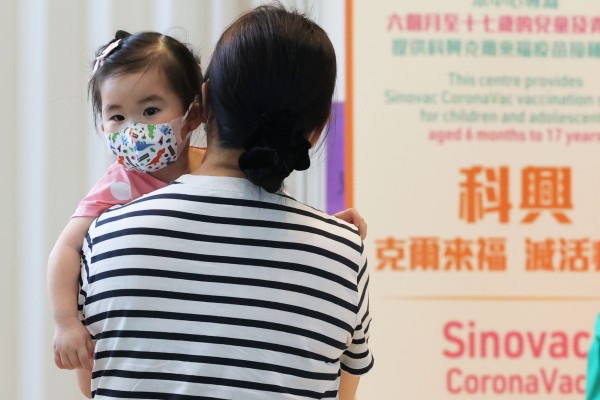 A Hong Kong mother brings her child to a vaccination centre. Photo: Jelly Tse