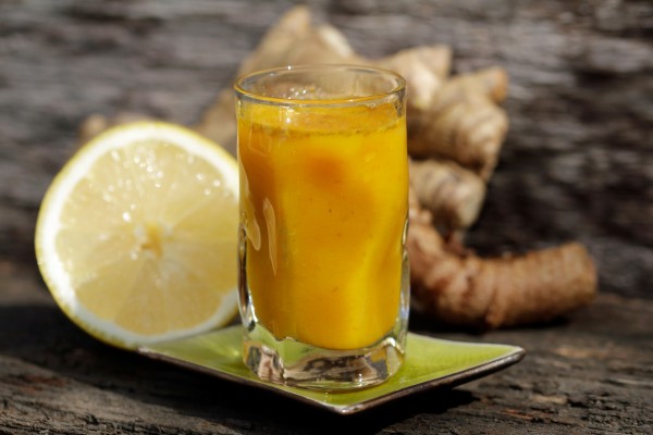 Ginger shots improve your well-being, from fighting the flu and colds to boosting immunity and relieving nausea. Photo: Shutterstock