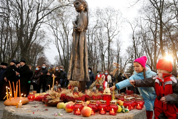 Children place ears of wheat as they visit a monument for Holodomor victims of the famine of 1932-33, in which millions died of hunger. Photo: Reuters