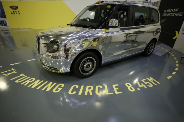 A special silver TX electric taxi made for the platinum jubilee celebrations is seen in LEVC’s factory in Coventry, Britain. Photo: Reuters