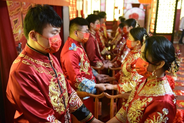 The number of Chinese newly weds dropped to below 12 million last year. Photo: AFP
