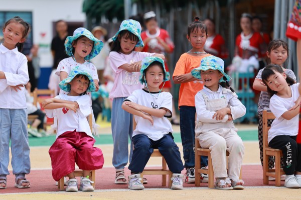 Last year, Chinese mothers gave birth to just 9.56 million babies. Photo: Xinhua