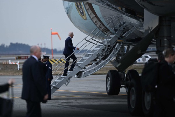 US President Joe Biden boards Air Force One at San Francisco International Airport on Friday after attending the Asia-Pacific Economic Cooperation summit. Photo: AFP