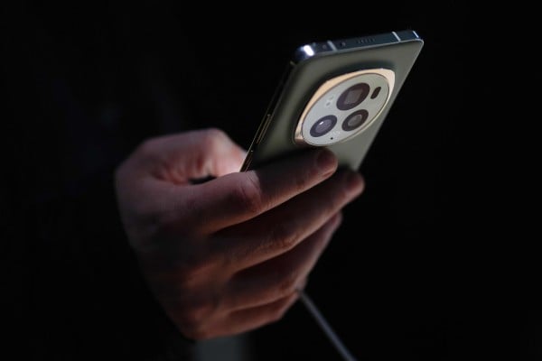A man uses the new Honor Magic6 Pro smartphone during a presentation on the eve of MWC Barcelona, the telecommunications industry’s biggest annual gathering, on February 25, 2024. Photo: AFP