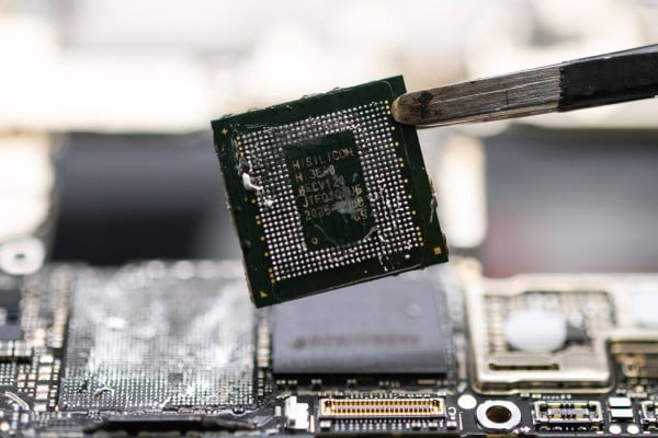 Chinese companies have made strides in developing commercially viable chips for smartphones, but high-end chips for servers or AI still rely heavily on imports. Photo: Bloomberg