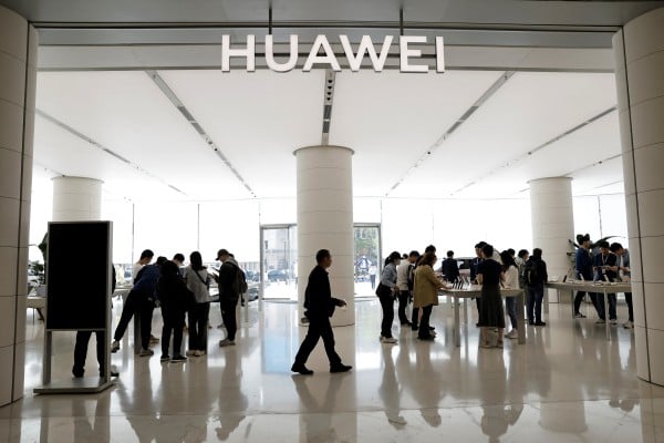 Customers shop at a Huawei flagship store, as the Pura 70 series models go on sale, in Beijing, April 18, 2024. Photo: Reuters