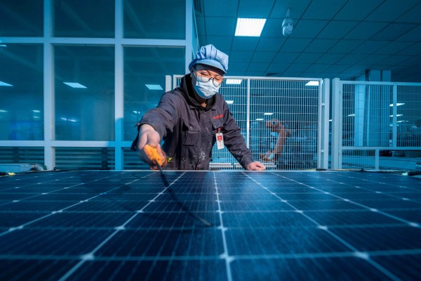 The China Photovoltaic Industry Association held a meeting on Friday to address falling prices and “operational pressures” along the nation’s solar supply chain. Photo: AFP
