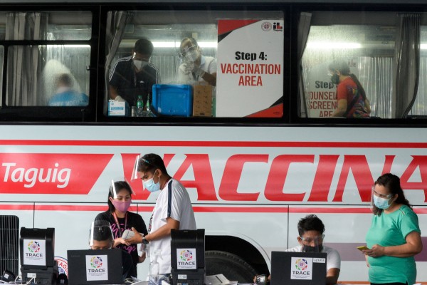 A mobile vaccination site in Taguig, Metro Manila, Philippines, May 21, 2021. Photo: Reuters