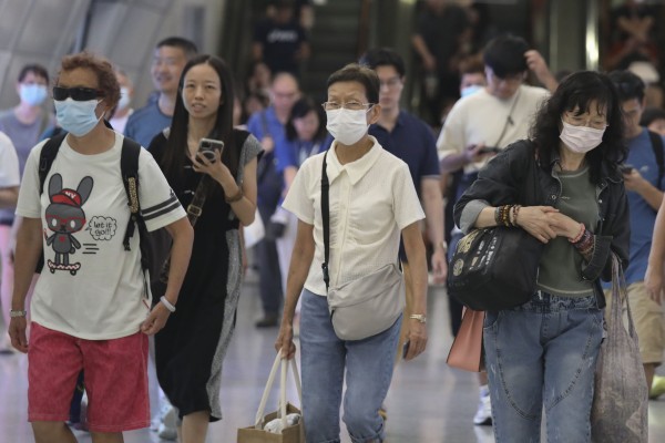 Passengers are seen wearing masks at Admiralty MTR station on Saturday. Photo: Xiaomei Chen