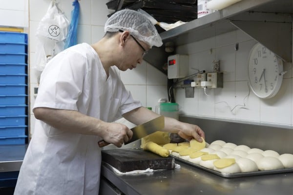 Chef Lam Kin-ming making pineapple buns at Lucky Star bakery in Hong Kong. Photo: Llewellyn Cheung Chef Lam Kin-ming making pineapple buns at Lucky Star bakery in Hong Kong. Photo: Llewellyn Cheung