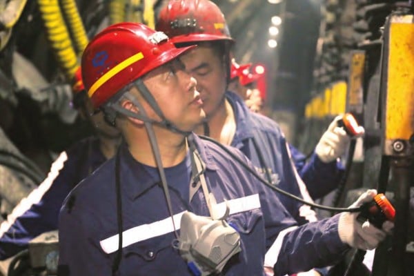Liang Yunfeng inspects smart machines at a Dahaize underground coal mine. Photo: Journal of Intelligent Mine Liang Yunfeng inspects smart machines at a Dahaize underground coal mine. Photo: Journal of Intelligent Mine