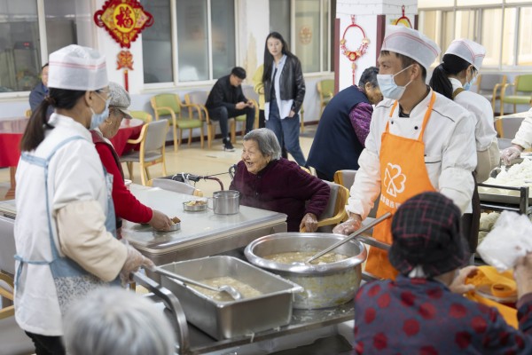 China’s basic pension system should be reformed to ensure benefits are fairly distribution and coverage is adequate, former banking officials said. Photo: Xinhua
