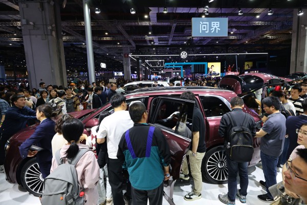 Visitors at the 21st Shanghai International Automobile Industry Exhibition on April 26, 2025. Photo: Xinhua