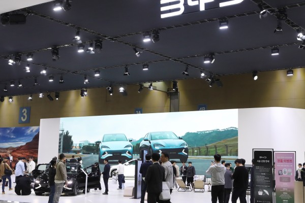 Visitors walk near electric-car manufacturer BYD’s booth at the Seoul Mobility Show 2025 in Goyang City, Gyeonggi province, South Korea, on April 8, 2025. Photo: Xinhua