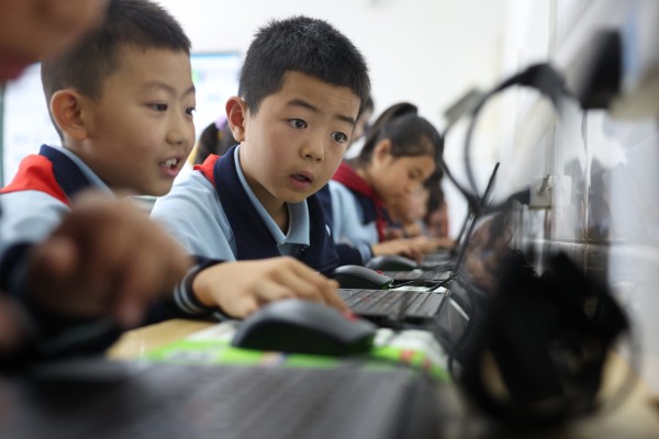 Children attend an AI-themed lecture at a computer classroom at a school in Zhangxian county in China’s Gansu province, on September 10. Photo: Xinhua