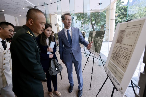 Russian envoy Anatoly Kargapolov (right) showcases the photo exhibit at Hong Kong Central Library. Photo: Jonathan Wong