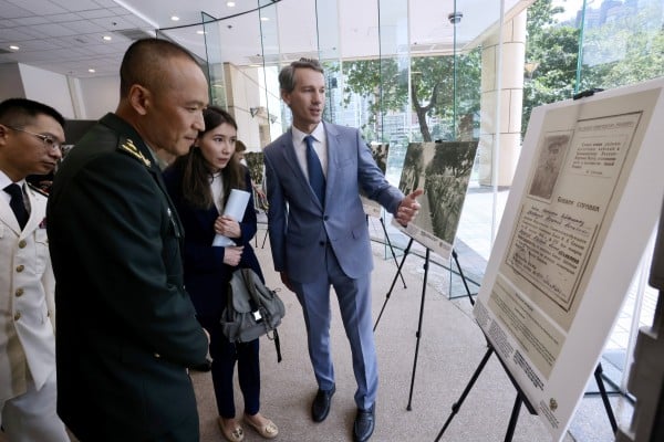 Russian envoy Anatoly Kargapolov (right) showcases the photo exhibit at Hong Kong Central Library. Photo: Jonathan Wong Russian envoy Anatoly Kargapolov (right) showcases the photo exhibit at Hong Kong Central Library. Photo: Jonathan Wong