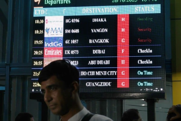 Passengers at Netaji Subhas Bose Airport in Kolkata, India on Sunday. IndiGo launched a daily flight from Kolkata to Guangzhou on Sunday, the first direct connection between the two countries after a five-year suspension. Photo: EPA Passengers at Netaji Subhas Bose Airport in Kolkata, India on Sunday. IndiGo launched a daily flight from Kolkata to Guangzhou on Sunday, the first direct connection between the two countries after a five-year suspension. Photo: EPA