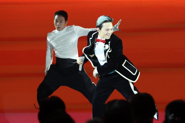 K-pop star G-Dragon performs during the Apec gala dinner on Friday, Photo: EPA/Yonhap K-pop star G-Dragon performs during the Apec gala dinner on Friday, Photo: EPA/Yonhap